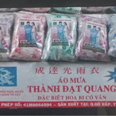 Thùng áo mưa trắng 